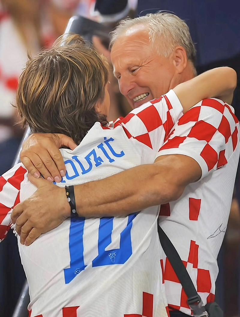 中国冰壶男队5-2轻取菲律宾：迎落选赛三连胜！对手遭压制提前认输