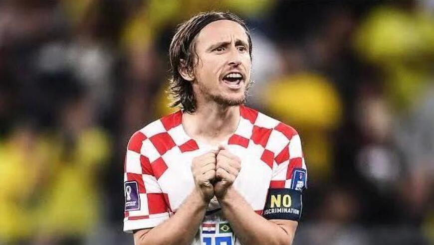 足球报：申花将利用今年最后两场亚冠来决定人员的去留