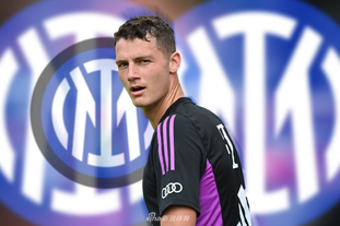 曼联在关键比赛中表现不佳，换人失误导致防守漏洞，边路优势被对手逆转，整体表现令球迷不满。