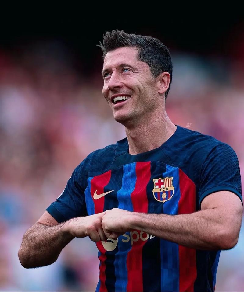 和三笘薰合影的11岁小球员有日本和法国血统，出自吉田麻也担任院长的青训机构