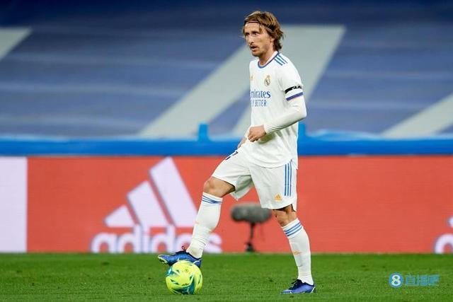 王飞获双料推广人奖，推动中国拳击发展，助力职业拳击繁荣。